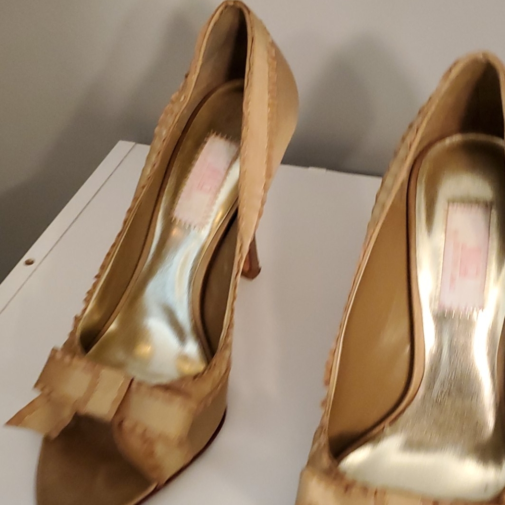 J Lo Gold silk open to Shoe